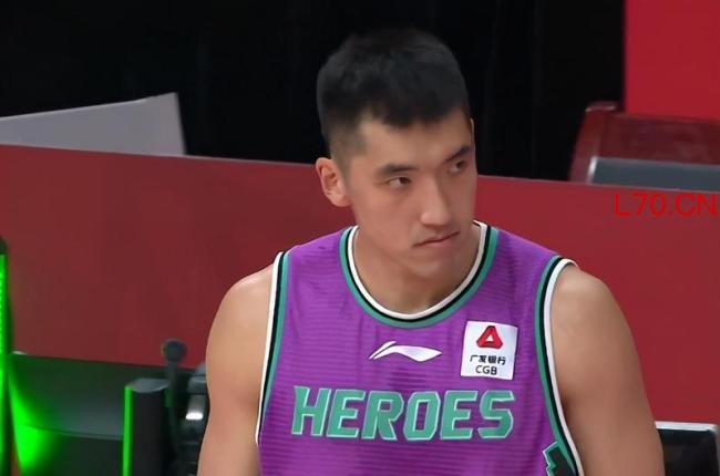 2米32巨塔秀胯下！法尔一条龙掀翻陶汉林在线配资导航，CBA第一巨人太离谱 内线新老交替的残酷现实