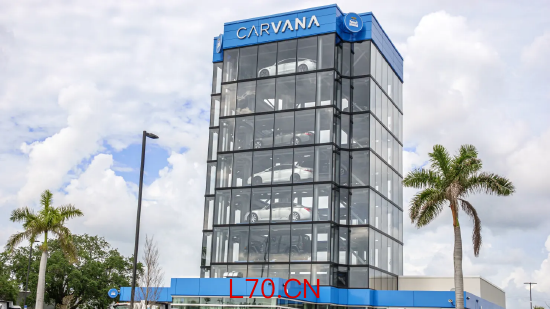 佛罗里达州好莱坞市，Carvana线下门店、自动化汽车售卖机大楼、配送货车