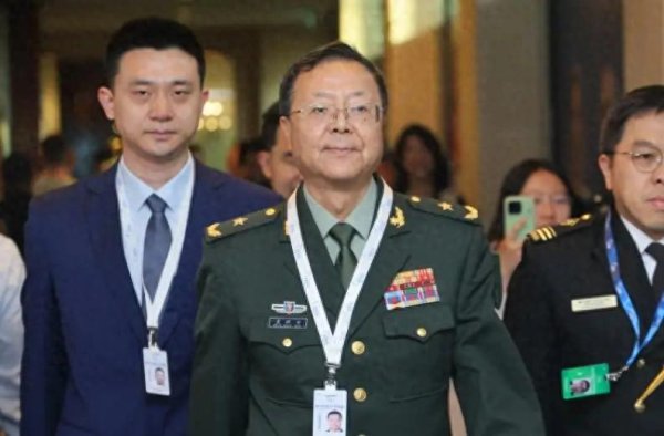 新加坡对话会上, 中方不再留情面, 当着40多国的面, 唇枪对准日菲